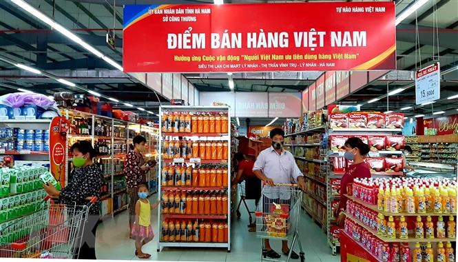 Ưu tiên trưng bày hàng Việt Nam tại các hệ thống phân phối. (Ảnh minh họa)