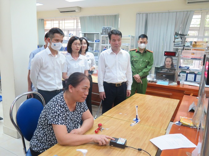 Ngày 11/11/2022, BHXH Việt Nam triển khai thí điểm việc tiếp nhận hồ sơ đề nghị hưởng chế độ BHXH tích hợp xác thực sinh trắc vân tay tại bộ phận Một cửa của BHXH quận Đống Đa (Hà Nội).