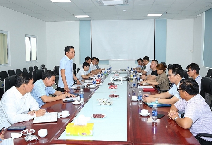 Phó Chủ tịch UBND tỉnh Ninh Bình Nguyễn Cao Sơn phát biểu tại buổi làm việc với chủ đầu tư Cụm công nghiệp Văn Phong, tỉnh Ninh Bình