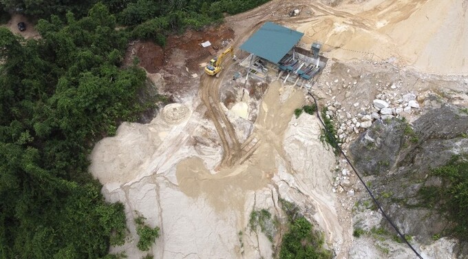 Công ty Khoáng sản Sông Hồng Lào Cai bị phạt gần 400 triệu đồng, đình chỉ hoạt động hơn 4 tháng. (Ảnh: PLVN)
