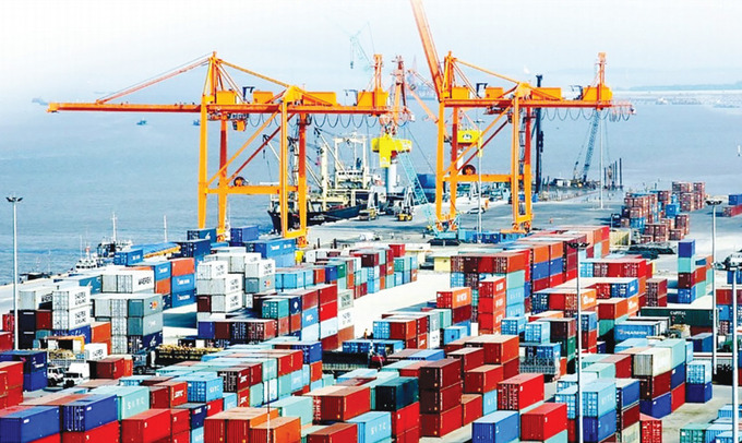 Tăng trưởng xuất khẩu của Việt Nam giảm xuống mức 4,8% so với cùng kỳ năm 2021.