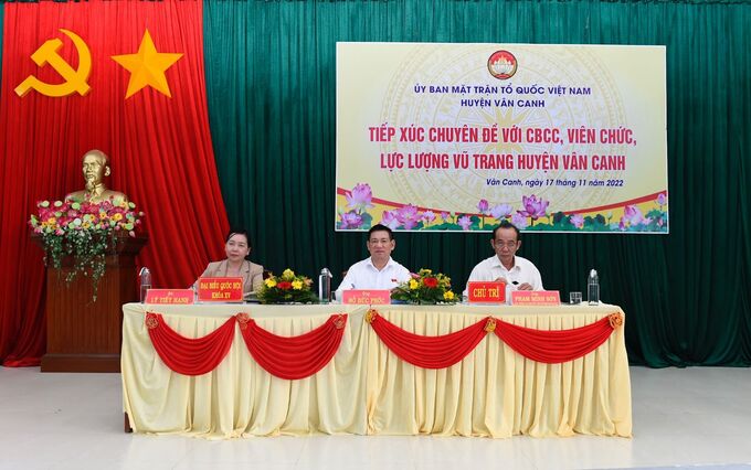 Bộ trưởng Bộ Tài chính Hồ Đức Phớc và Đoàn đại biểu Quốc hội tỉnh Bình Định đã thực hiện tiếp xúc cử tri tại Mặt trận Tổ quốc tỉnh và huyện Vân Canh. (Ảnh: MOF)