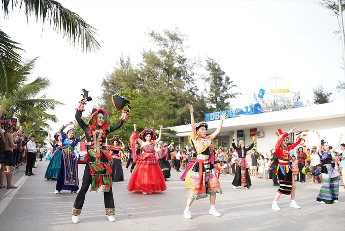 Carnival đường phố tại Lễ hội Du lịch biển Sầm Sơn hàng năm