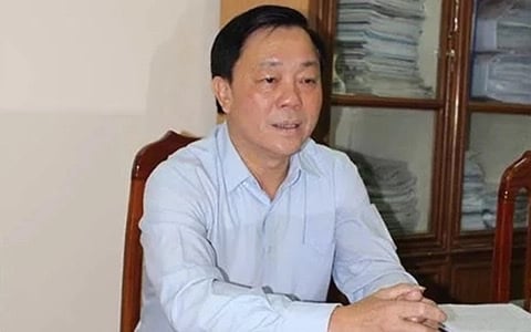 Ông Hà Công Thẻ, nguyên Bí thư và nguyên Chủ tịch UBND huyện Mai Châu, tỉnh Hòa Bình vừa bị khởi tố, bắt tạm giam.