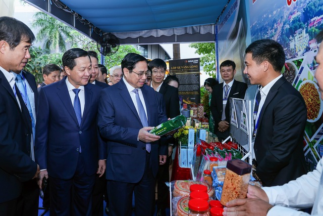 Thủ tướng Phạm Minh Chính, Phó thủ tướng Lê Minh Khái cùng các đại biểu dự Hội nghị về phát triển vùng Đông Nam Bộ và xúc tiến đầu tư vùng.