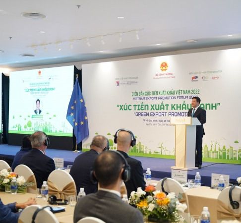 Bộ trưởng Bộ Công Thương Nguyễn Hồng Diên phát biểu khai mạc Diễn đàn Xúc tiến xuất khẩu Việt Nam 2022. (Ảnh: BCT)
