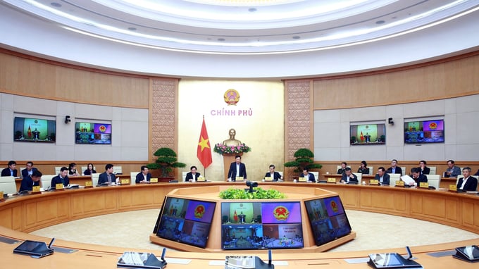 Phó thủ tướng Thường trực Phạm Bình Minh chủ trì cuộc họp trực tiếp kết hợp trực tuyến của Tổ công tác số 1 với các 8 bộ, cơ quan Trung ương và 2 địa phương về tình hình giải ngân vốn đầu tư công.