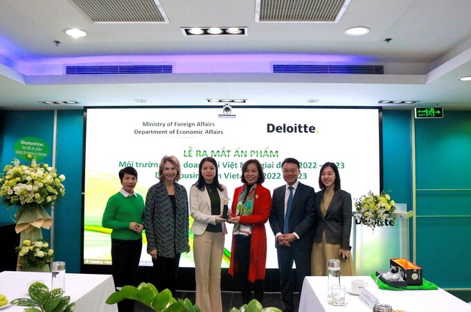 Deloitte Việt Nam phối hợp với Vụ Tổng hợp Kinh tế, Bộ Ngoại giao tổ chức Lễ công bố ấn phẩm “Môi trường kinh doanh tại Việt Nam giai đoạn 2022 - 2023: Tăng tốc để bứt phá”.