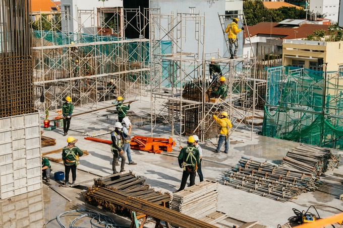 Hàng chục ngàn công nhân xây dựng trên các công trường sẽ được chăm lo đón Tết.