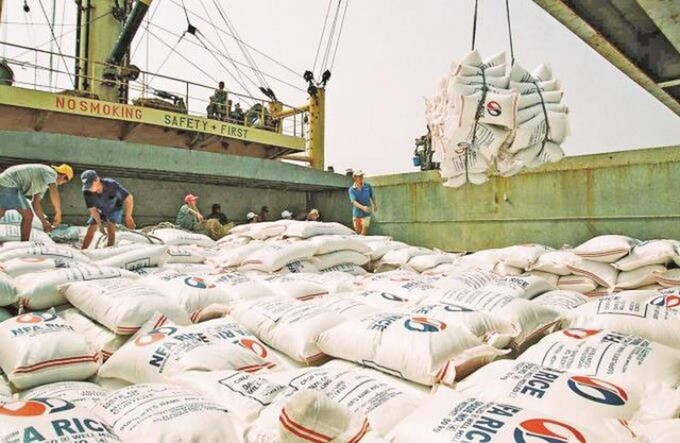 Philippines kéo dài thời gian giảm thuế nhập khẩu gạo đến hết năm 2023.
