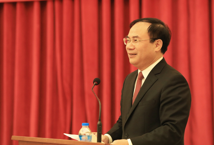 Thứ trưởng Bộ Xây dựng Nguyễn Văn Sinh cho biết, doanh nghiệp cũng cần cơ cấu lại bất động sản, dự án, bán bỏ bớt dự án chưa triển khai để tập trung vào dự án đang triển khai. Từ đó, tạo nên dòng vốn để triển khai các dự án tiếp theo.
