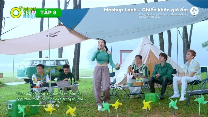 Mỹ Anh với bản mashup Lạnh – Chiếc khăn gió ấm.