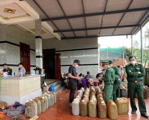 Bộ đội Biên phòng tỉnh Quảng Ngãi tạm giữ 3.000 lít dầu DO không rõ nguồn gốc xuất xứ.