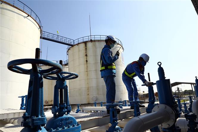 Bộ Công Thương chỉ đạo khẩn về việc đảm bảo nguồn cung xăng dầu cho thị trường.