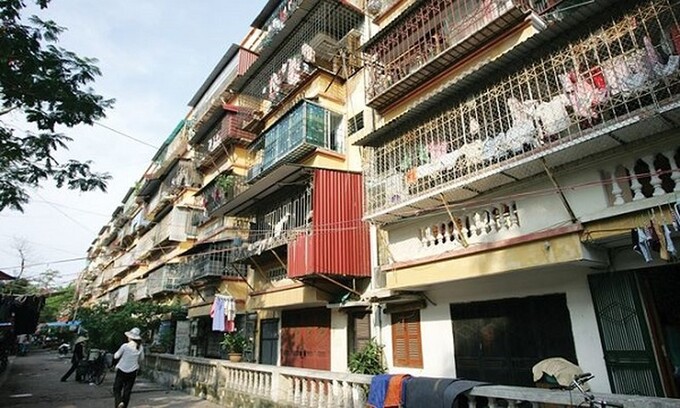 Hà Nội yêu cầu đẩy nhanh công tác cải tạo chung cư cũ, giải quyết ngập úng trong năm 2023.