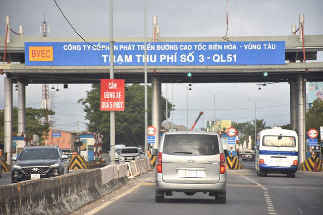 Một trạm thu phí trên Quốc lộ 51. Ảnh: Báo Đầu tư.