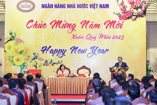 Thủ tướng Phạm Minh Chính dự cuộc gặp mặt nhân dịp đầu Xuân mới và giao nhiệm vụ cho cán bộ, công chức, viên chức ngành ngân hàng.