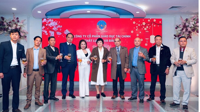 CEO Hà Vân - Chủ tịch HĐQT, TGĐ Thanh Vân Group cùng Ban Lãnh đạo, Cổ đông, Quý đối tác Khai Xuân Quý Mão 2023.