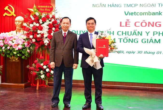 Ông Nguyễn Thanh Tùng (bên phải) tại lễ bổ nhiệm (Ảnh: VCB).