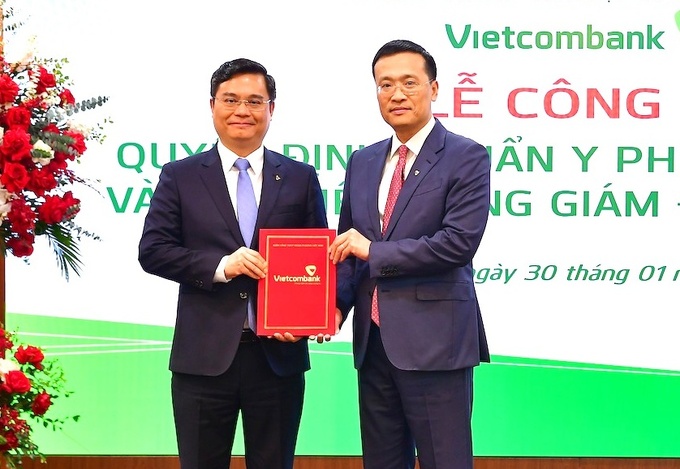 Nhiều lãnh đạo cấp cao của các ngân hàng đã được bổ nhiệm trong những ngày đầu năm mới. Trong ảnh là ông Nguyễn Thanh Tùng (trái) vừa được bổ nhiệm làm Tổng giám đốc Ngân hàng Vietcombank.