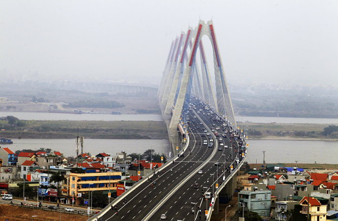 Hà Nội cấm xe qua cầu Nhật Tân theo giờ trong 7 ngày, từ ngày 16 đến 22/2. Ảnh: Báo Tuổi trẻ