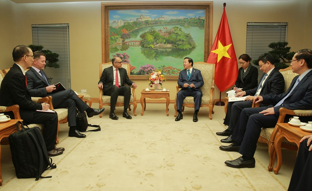 Phó thủ tướng Trần Hồng Hà tiếp ông Surendra Rosha, đồng Tổng giám đốc điều hành khu vực Châu Á - Thái Bình Dương của Ngân hàng HSBC. (Ảnh: VGP)