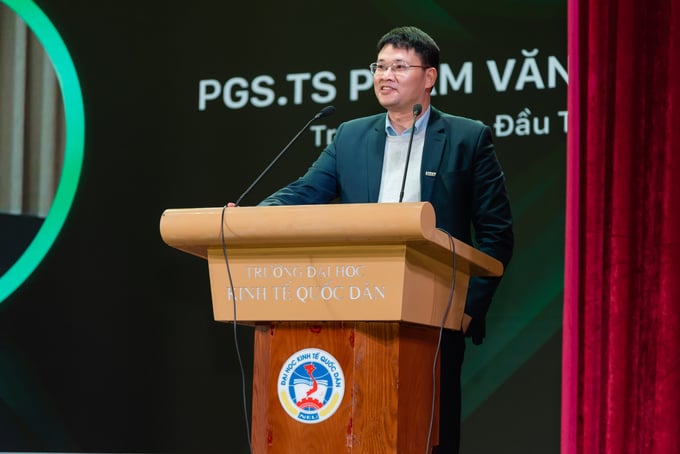 PGS.TS Phạm Văn Hùng – Trưởng Khoa Đầu Tư - Đại học Kinh tế Quốc dân phát biểu
