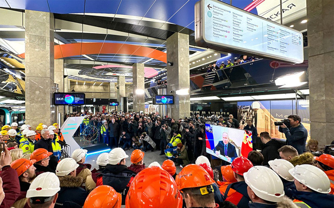 Tổng thống Nga Vladimir Putin khai trương tuyến tàu điện ngầm Vòng tròn lớn dài nhất thế giới qua hình thức trực tuyến ngày 1/3/2023. Ảnh: Văn phòng Thị trưởng Moscow.