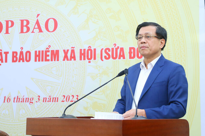 Thứ trưởng Nguyễn Bá Hoan thông tin về Dự thảo Luật BHXH sửa đổi.