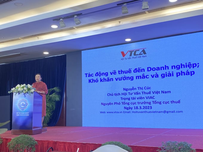 Chủ tịch VTCA Nguyễn Thị Cúc cung cấp thông tin chính sách thuế và giải đáp thắc mắc cho doanh nghiệp tại Chương trình.