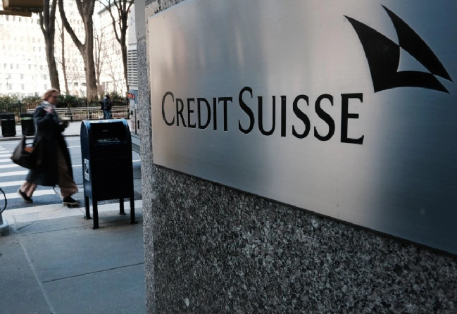 Thụy Sỹ chuẩn bị các biện pháp khẩn cấp để UBS tiếp quản Credit Suisse.