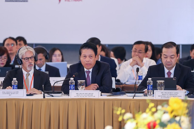 Phó thống đốc Ngân hàng Nhà nước Việt Nam Phạm Tiến Dũng cam kết trong thời gian tới tiếp tục xử lý các vấn đề liên quan trực tiếp đến ngành ngân hàng.