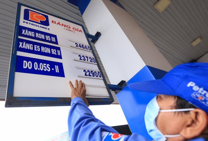 Giá xăng, dầu quay đầu đồng loạt giảm mạnh