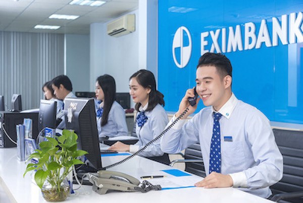 Eximbank thu thêm 55.000 đồng/tháng phí SMS Banking.
