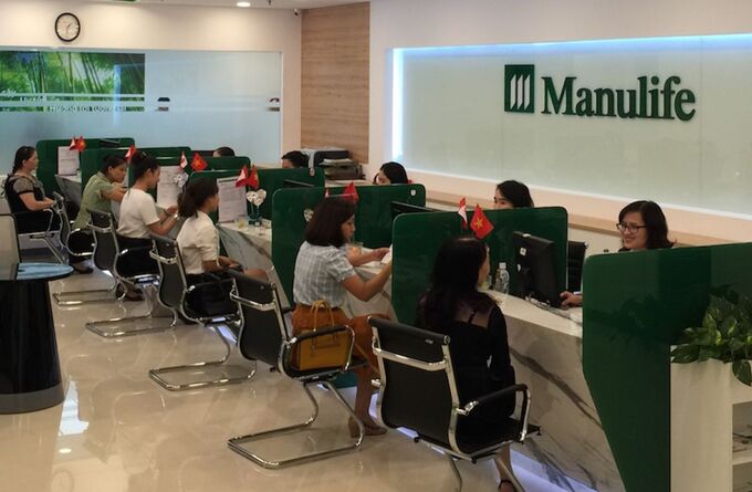 Mỗi năm, Manulife Việt Nam phải chi trả hàng trăm tỷ đồng cho công ty mẹ.