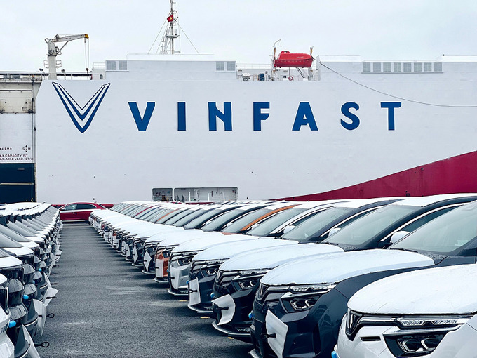 VinFast chuẩn bị xuất khẩu 1.800 xe điện VF 8 sang Mỹ và Canada.