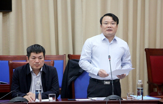 Ông Phùng Thành Vinh - Giám đốc Sở Nông nghiệp và PTNT trình bày đề án Chương trình mỗi xã một sản phẩm trên địa bàn Nghệ An giai đoạn 2023 - 2025.