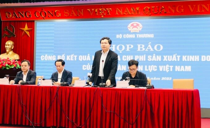 Họp báo công bố kết quả kiểm tra chi phí sản xuất kinh doanh điện của Tập đoàn Điện lực Việt Nam. Ảnh: Báo Đấu thầu