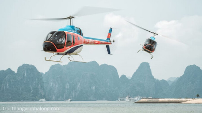Những máy bay trực thăng vận tải hành khách thăm vịnh Hạ Long (Ảnh được đăng tải trên hệ thống dịch vụ bán vé của doanh nghiệp - Báo Giao thông).
