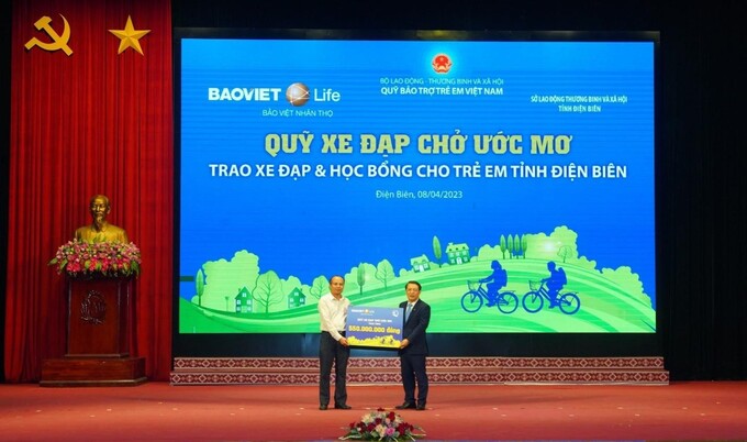 Điện Biên là điểm đến đầu tiên của “Quỹ xe đạp chở ước mơ” khởi động cho chuỗi hành trình trao hơn 2.000 xe đạp và học bổng tiếp theo trên toàn quốc.