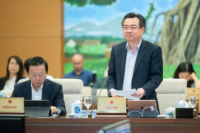 Bộ trưởng Bộ Xây dựng Nguyễn Thanh Nghị trình bày tờ trình dự án Luật Kinh doanh bất động sản (sửa đổi).
