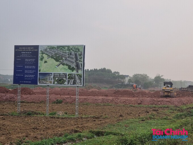 Dù chưa được bàn giao đất nhưng chủ đầu tư dự án Khu dân cư mới số 1, xã Thanh Lâm, huyện Lục Nam đã tiến hành san lấp mặt bằng dự án.