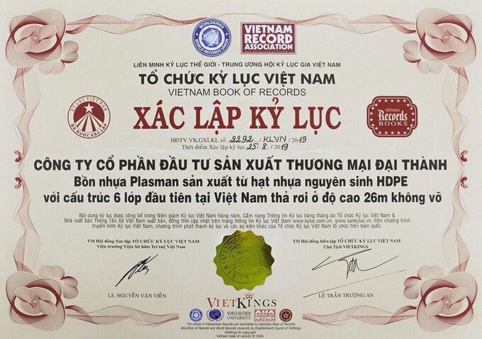 Bồn nhựa Plasman nhận xác lập kỷ lực thả rơi ở độ cao 26m không vỡ.