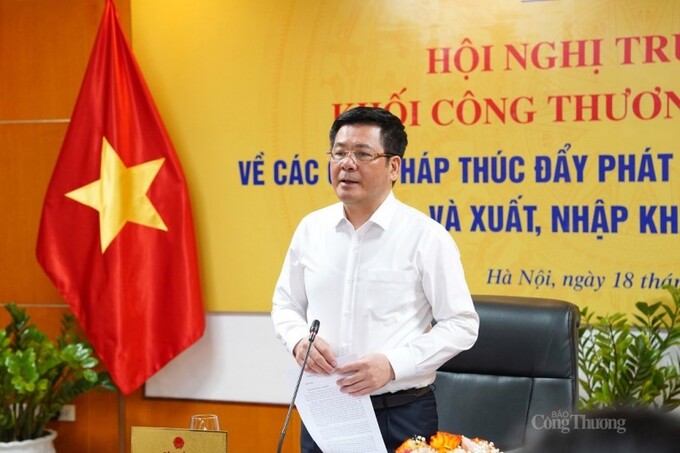 Bộ trưởng Bộ Công Thương Nguyễn Hồng Diên phát biểu tại Hội nghị trực tuyến khối Công Thương địa phương (Ảnh: congthuong.vn).