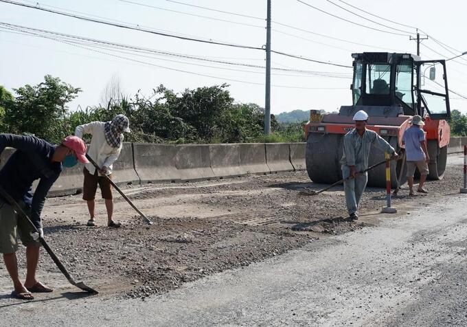 Trong năm nay, dự án đường Hồ Chí Minh nối từ Chơn Thành - Đức Hòa (từ tỉnh Bình Phước qua tỉnh Long An) sẽ được tái khởi công sau 12 năm đình trệ.