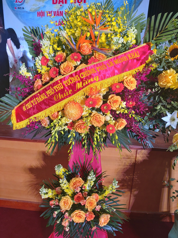 Phó thủ tướng Lê Minh Khái gửi lãng hoa chúc mừng Đại hội Hội Tư vấn Thuế Việt Nam.