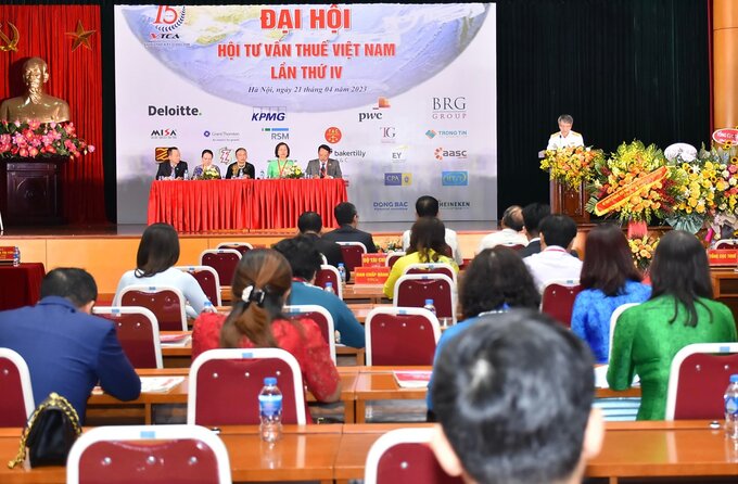 Đại diện lãnh đạo Bộ Tài chính, Tổng cục Thuế và nhiều doanh nghiệp tham dự Đại hội nhiệm kỳ IV Hội Tư vấn Thuế Việt Nam.