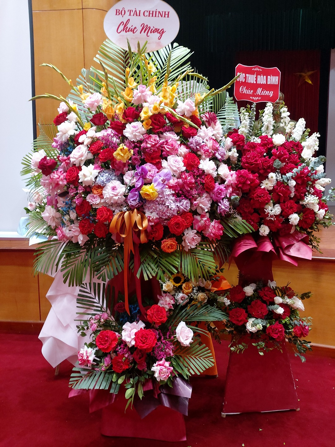 Bộ Tài chính gửi lẵng hoa chúc mừng Đại hội Hội Tư vấn Thuế Việt Nam.