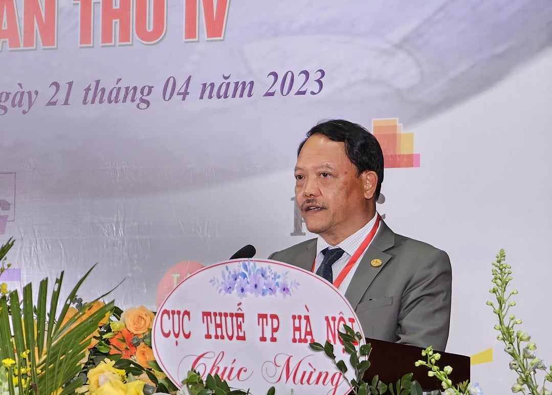 Phó chủ tịch VTCA Nguyễn Đình Cư đọc báo cáo tổng kết nhiệm kỳ III.