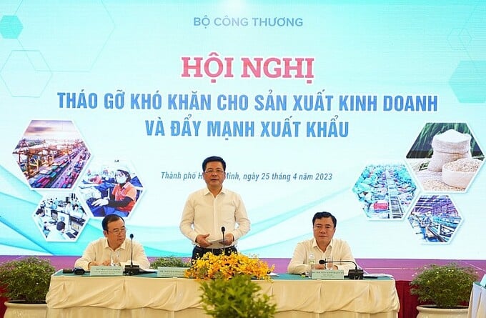 Bộ trưởng Bộ Công thương Nguyễn Hồng Diên phát biểu tại hội nghị. (Ảnh: BCT)
